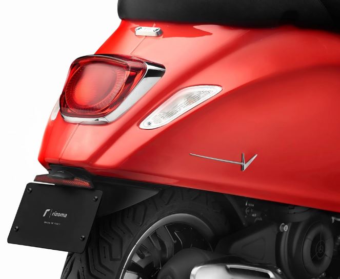 Filo di copertura RIZOMA maniglione passeggero per Vespa GTS/GTS Super/GTV/Primavera, argento