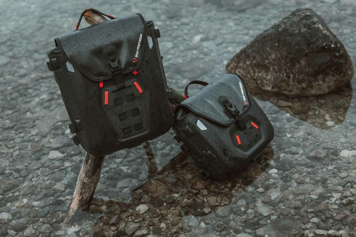 SW-Motech SysBag WP M con piastra di adattamento destra per Honda XL 750 Transalp (23-) SW-Motech
