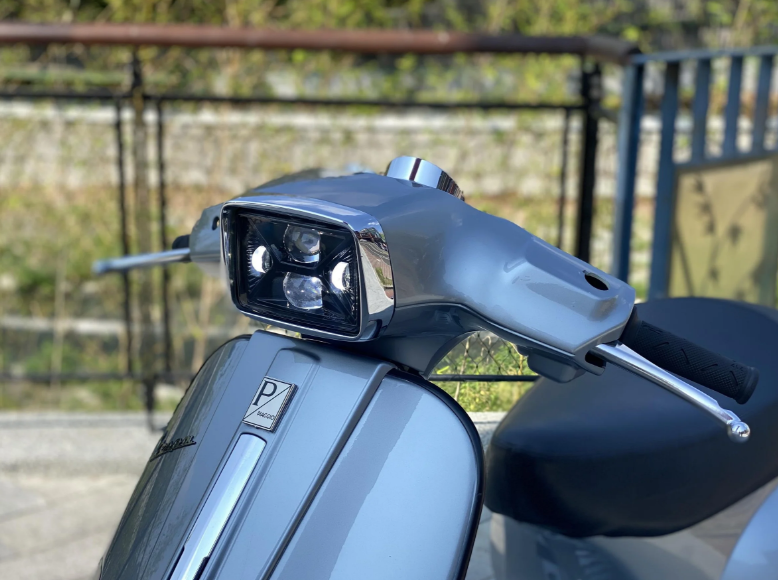 Faro ZELIONI LED trapezoidale per Vespa S 50-150ccm