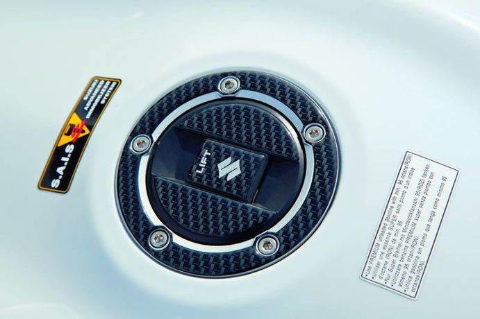Protezione tappo serbatoio, carbon look per Suzuki GSX-R1000 BJ. 2005 - 2006/ 2007-2008/ 2009-2011/ 2012-2016