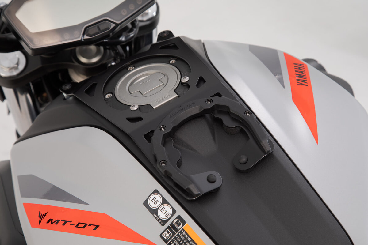Anello serbatoio PRO. Nero. Yamaha MT-07 (18-20)