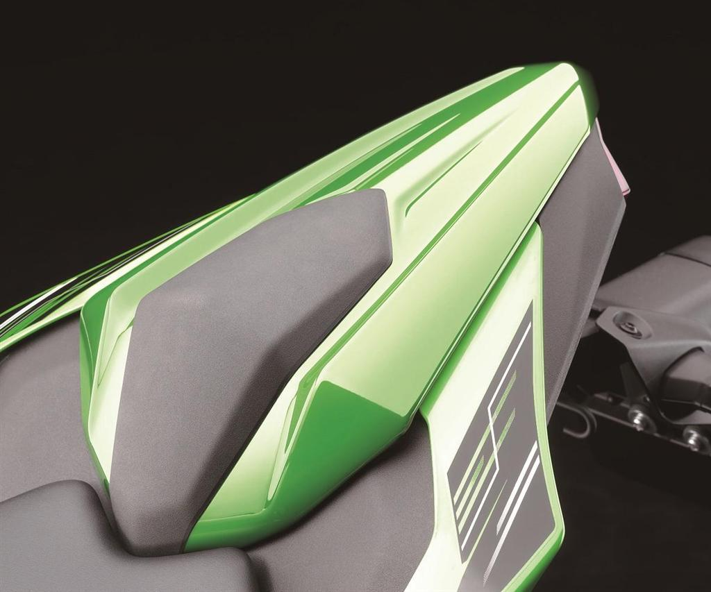 Coprisella passeggero "Metallic Matte Graphene Steel Gray" (68P) per Kawasaki Ninja /Z 125