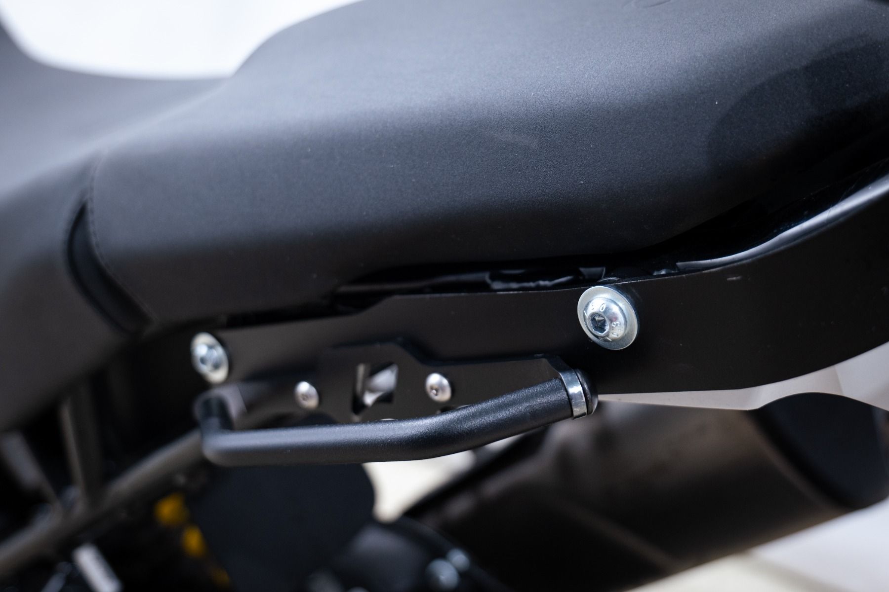 Maniglie passeggero per Ducati DesertX, nere