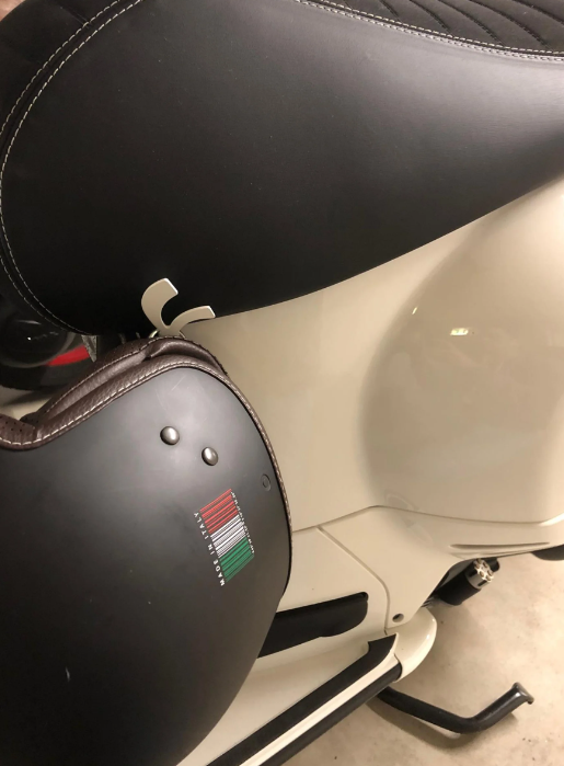 Gancio per casco, sotto la sella per Vespa, argento