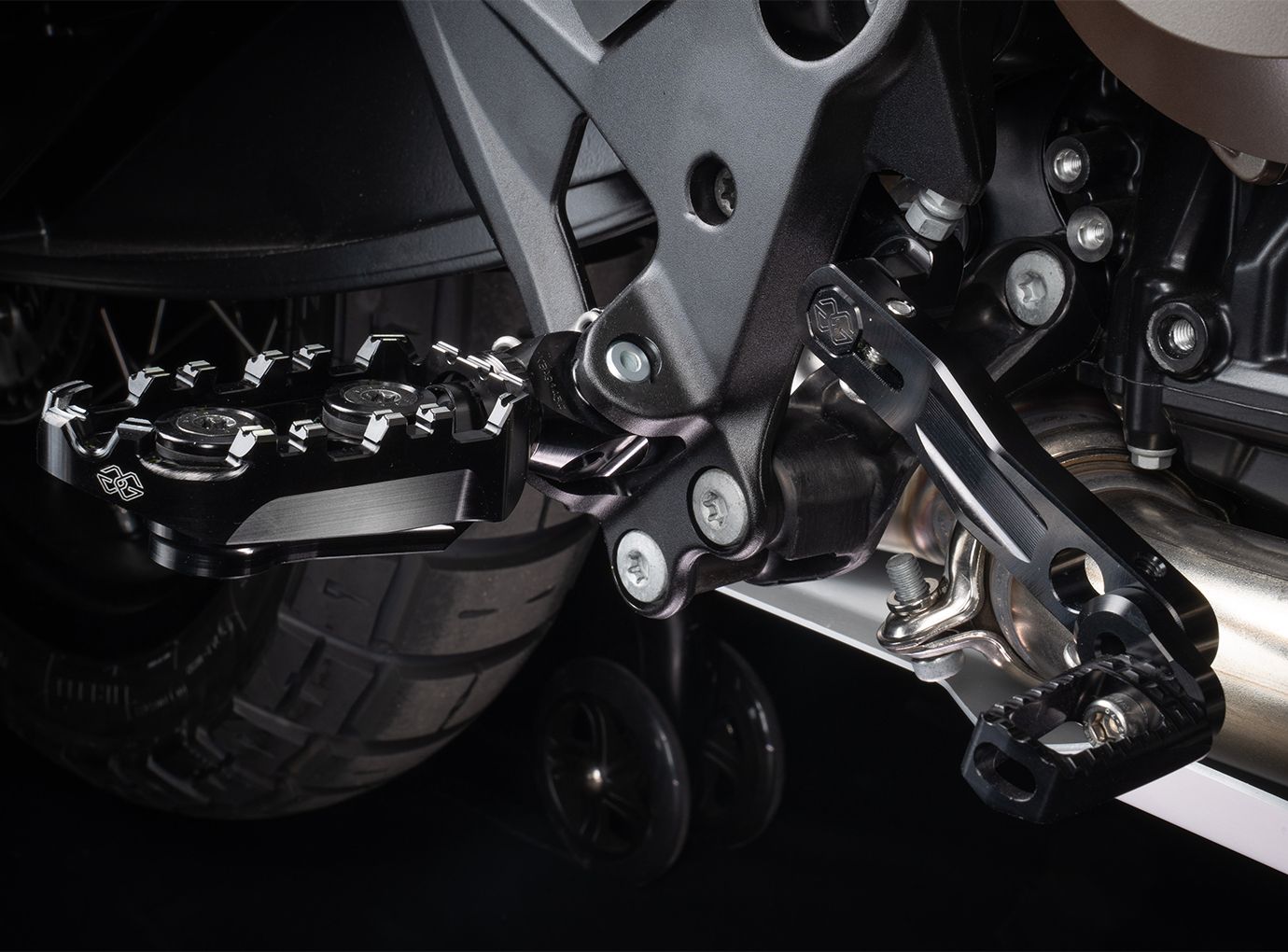 Pedane Gilles TECH-X Enduro con ABE per Harley Davidson Pan America