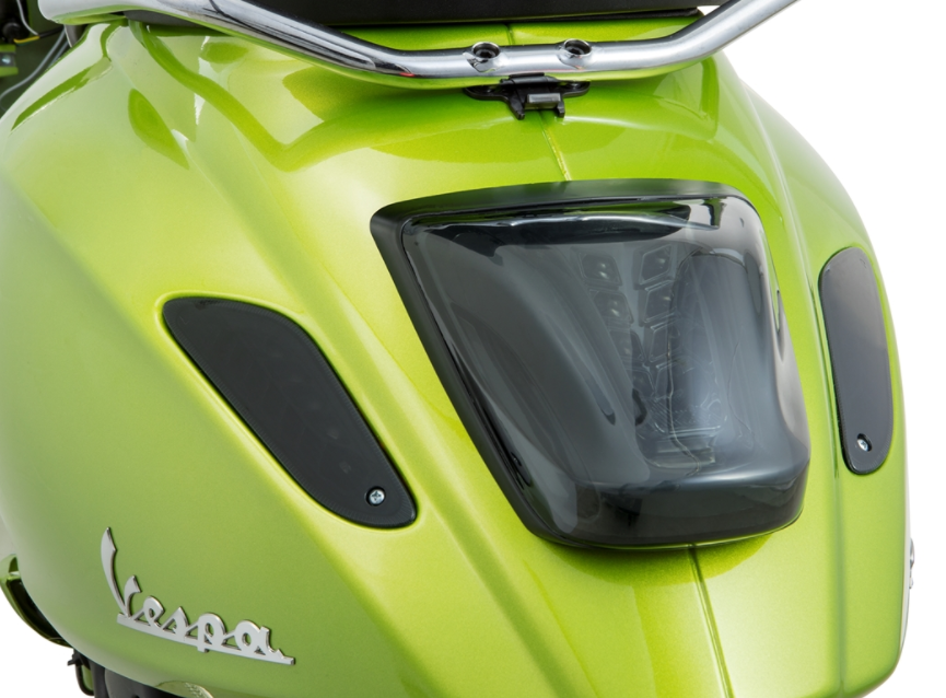 Fanale posteriore MK II colorato per Vespa Primavera/​Sprint 50-150ccm, bordo - nero opaco