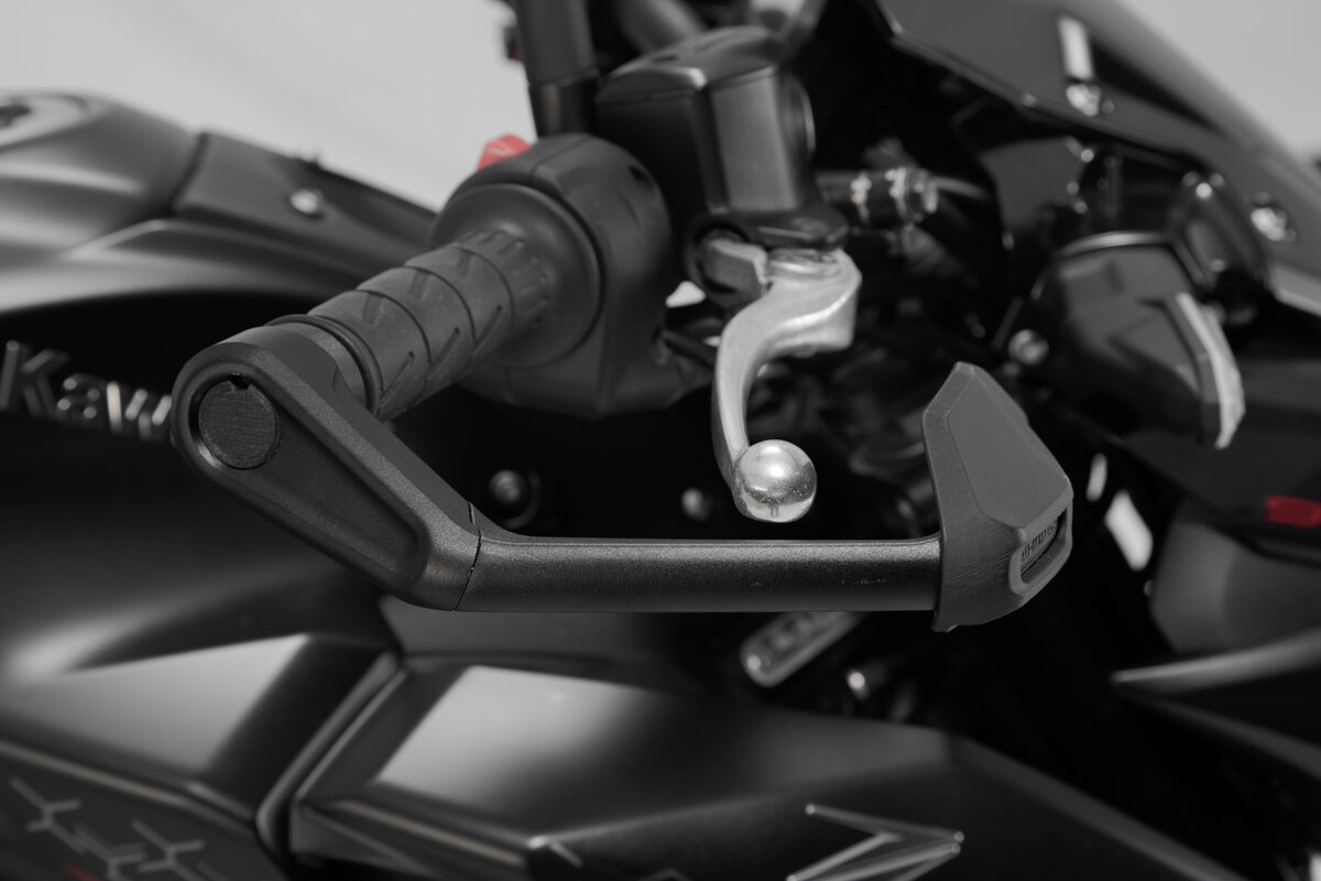 Protezione leva SW-Motech con deflettore per Kawasaki Z 1100 /SE (26-) / Z 650 S (26-)
