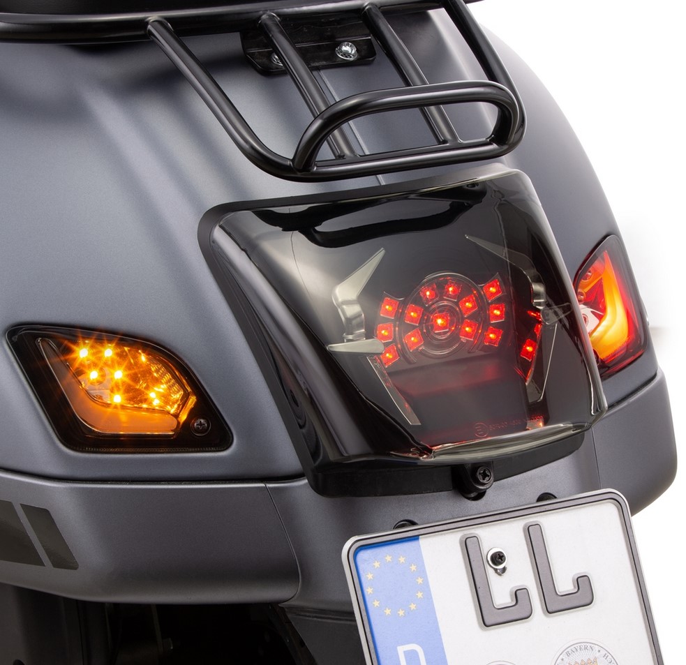 Kit indicatore di direzione posteriore destro/sinistro per Vespa GTS/GTS Super/GTV/GT 60/GT/GT L ('03-'13), colorato