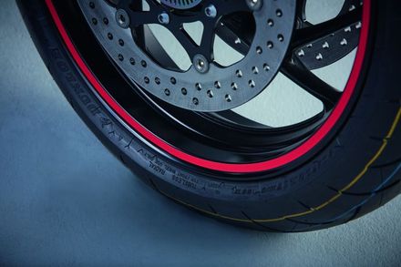 Decorazione cerchio, rossa per Suzuki GSX-R1000 BJ. 2005 - 2006/ 2007-2008/ 2009-2011/ 2012-2016/ GSX-R750 MY.