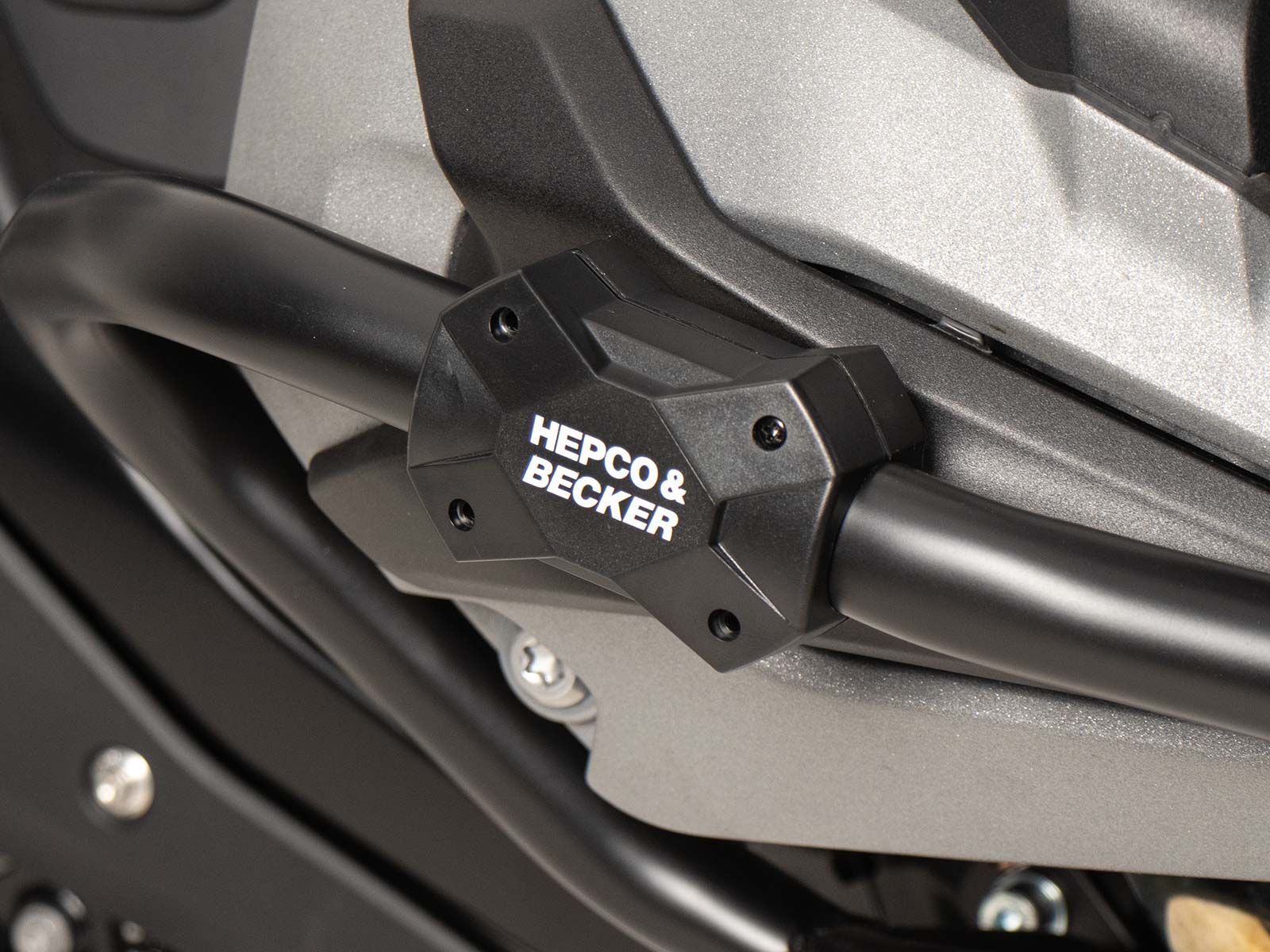 Slidepad per il serbatoio e la protezione del motore Hepco & Becker
