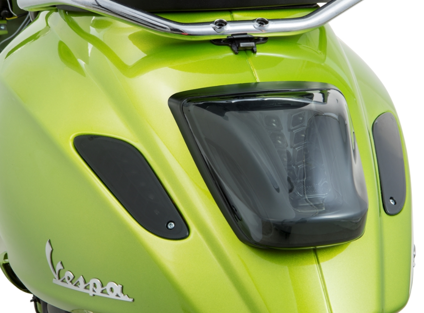 Fanale posteriore MK II colorato per Vespa Primavera/​Sprint 50-150ccm, bordo - nero lucido