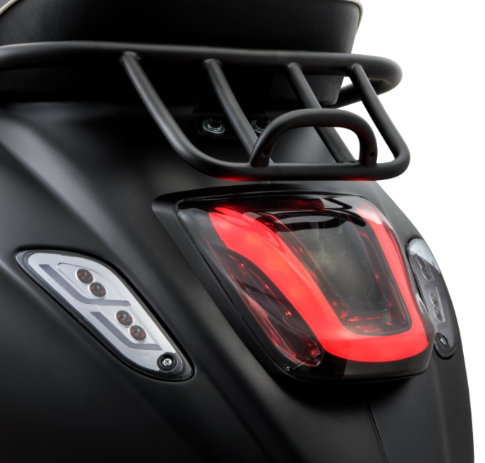 Portapacchi/maniglione passeggero nero opaco per Vespa Primavera/​Sprint 50-150ccm 2T/​4T AC