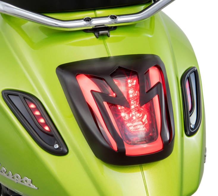 Griglia frecce destra/sinistra, posteriore per Vespa Primavera/​Sprint 50-150ccm 2T/​4T AC, nero opaco