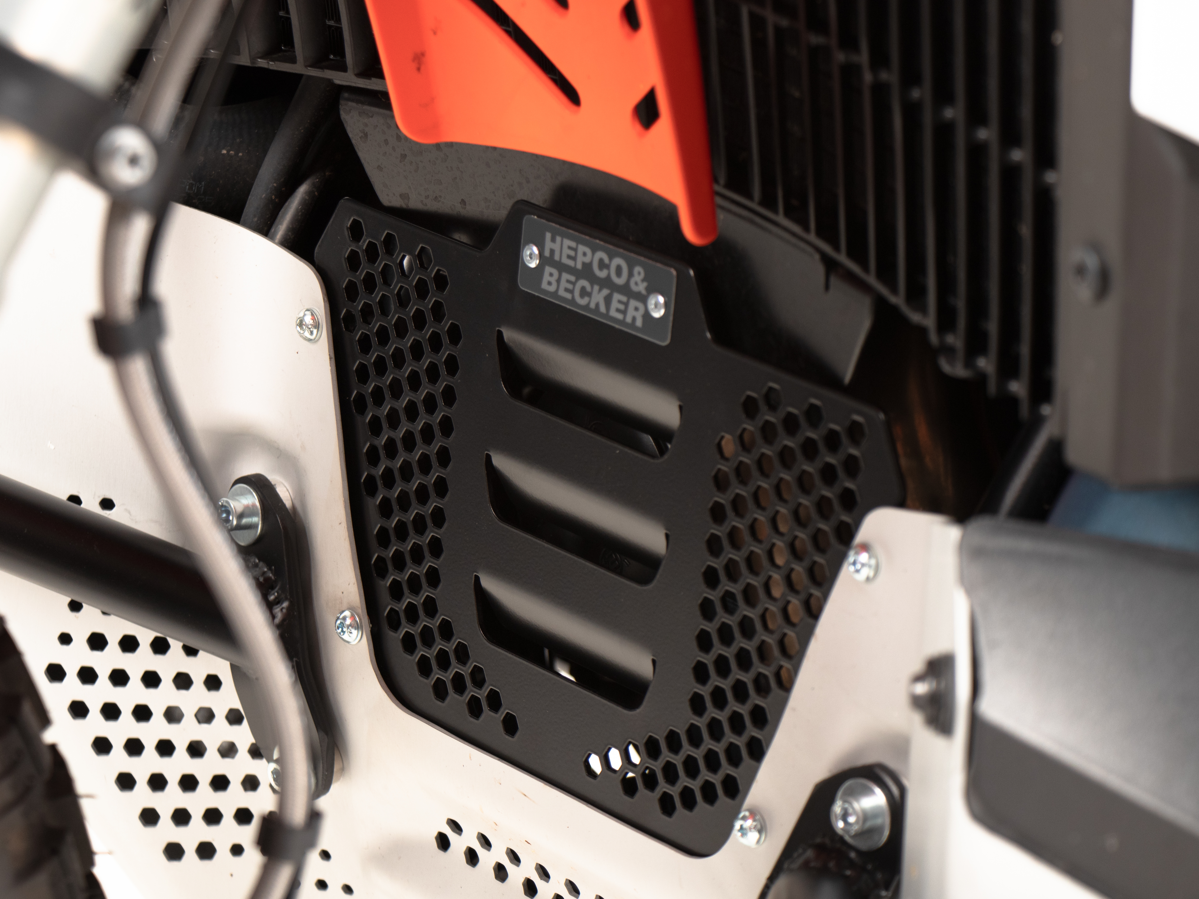 Piastra aggiuntiva nera per la piastra di protezione motore originale per KTM 890 Adventure / R (23-) Hepco & Becker