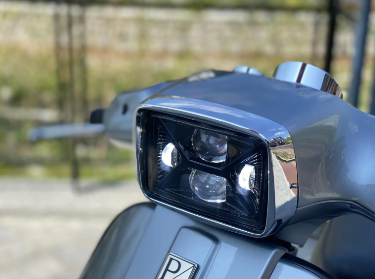 Faro ZELIONI LED trapezoidale per Vespa S 50-150ccm