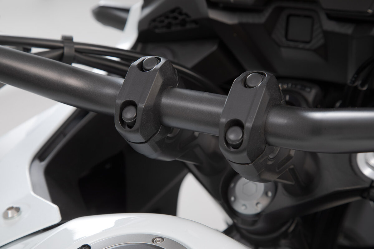 Riser manubrio SW-Motech, nero per manubri Ø 28 mm, H=20 mm