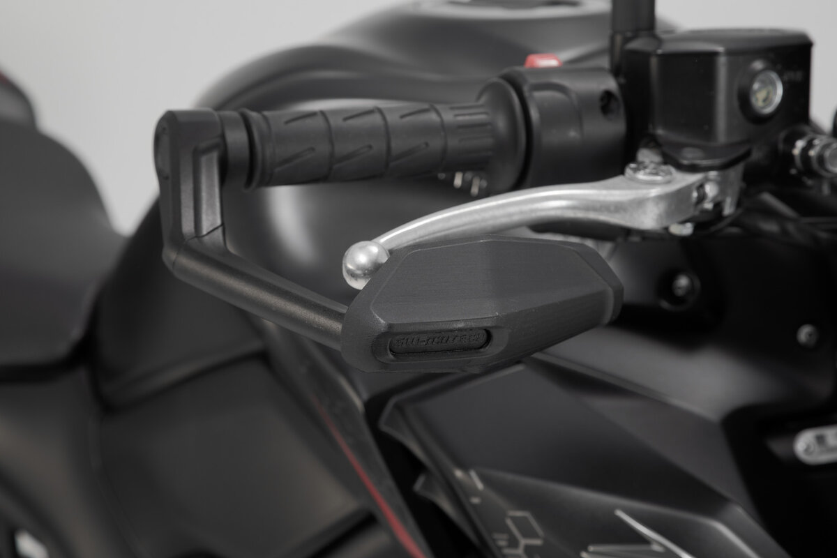 Protezione leva SW-Motech con deflettore per Kawasaki Z 1100 /SE (26-) / Z 650 S (26-)