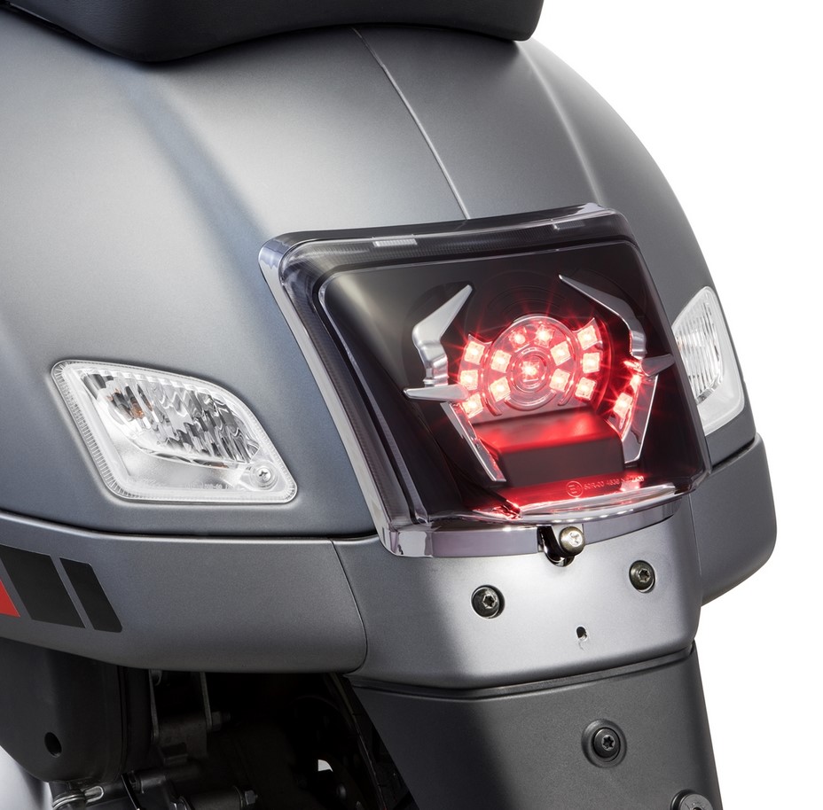 Trasformazione fanale posteriore per Vespa GTS/GTS Super/GTV 125-300cc ('14-'18), cromato