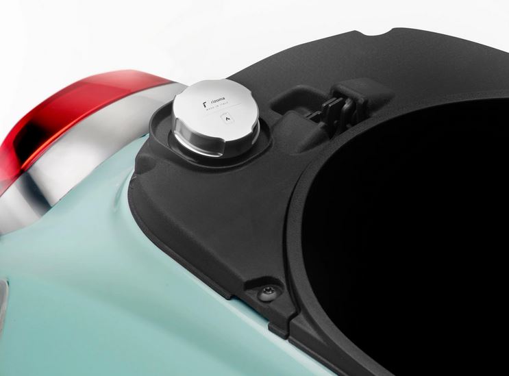 Tappo benzina RIZOMA per Vespa, argento