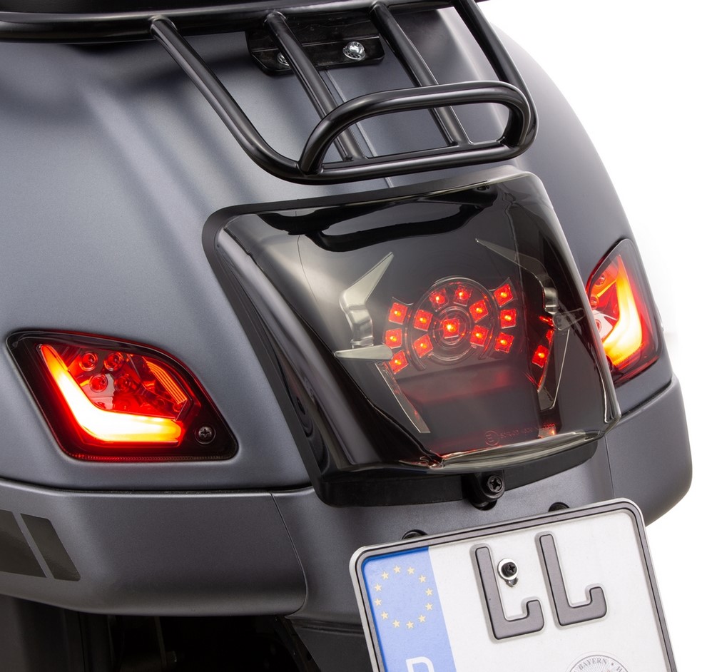 Kit indicatore di direzione posteriore destro/sinistro per Vespa GTS/GTS Super/GTV/GT 60/GT/GT L ('03-'13), colorato