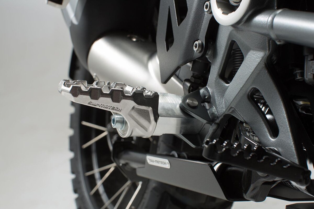 Kit poggiapiedi SW-Motech EVO per Moto-Guzzi V85 TT