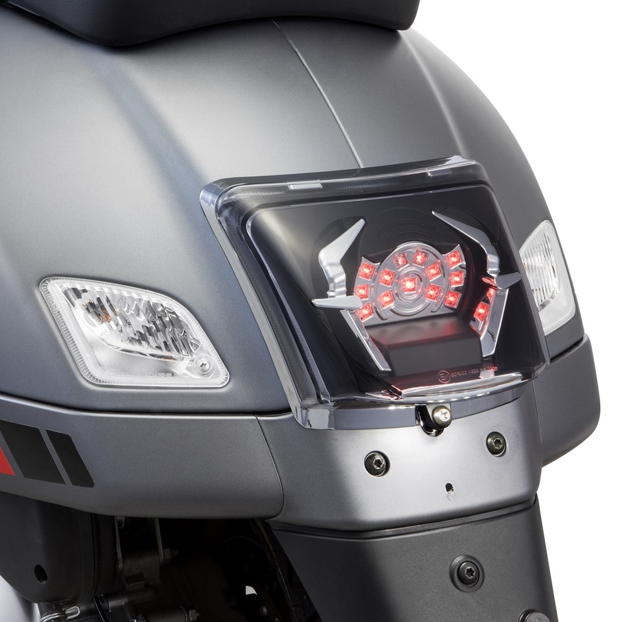 Trasformazione fanale posteriore per Vespa GTS/GTS Super/GTV 125-300cc ('14-'18), cromato
