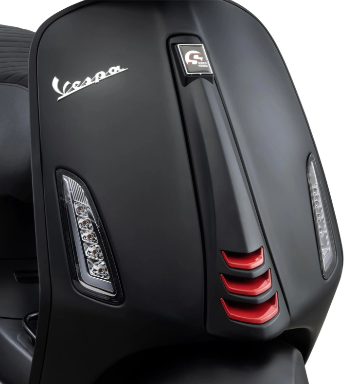 Emblema Vespa "SIP SERIES PORDOI" a 4 angoli a cascata, nero/argento