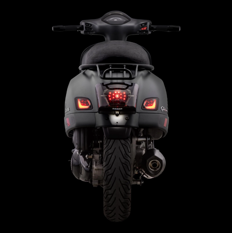 Sella sportiva "Black Editiont" per Vespa GTS/GTS Super/GTV 125-300ccm (14-), trapuntata nera