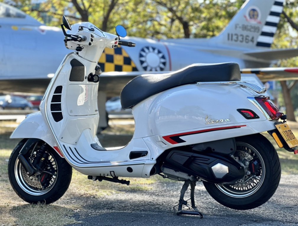 Coprivaso ZELIONI per Vespa GTS/GTS Super/GTV HPE 300cc, nero opaco