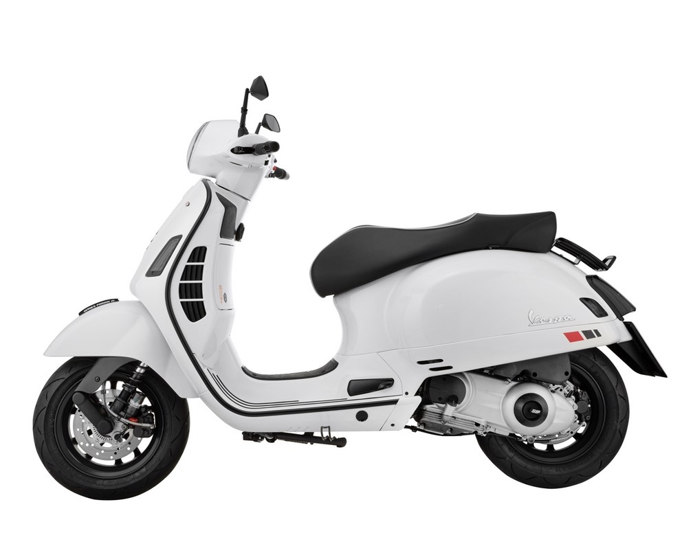 Fanale posteriore per Vespa GTS/GTS Super/GTV 125-300cc ('14-'18), nero lucido