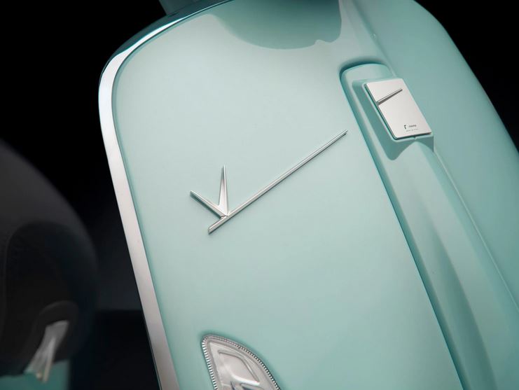 Scudo da gamba RIZOMA per Vespa, argento