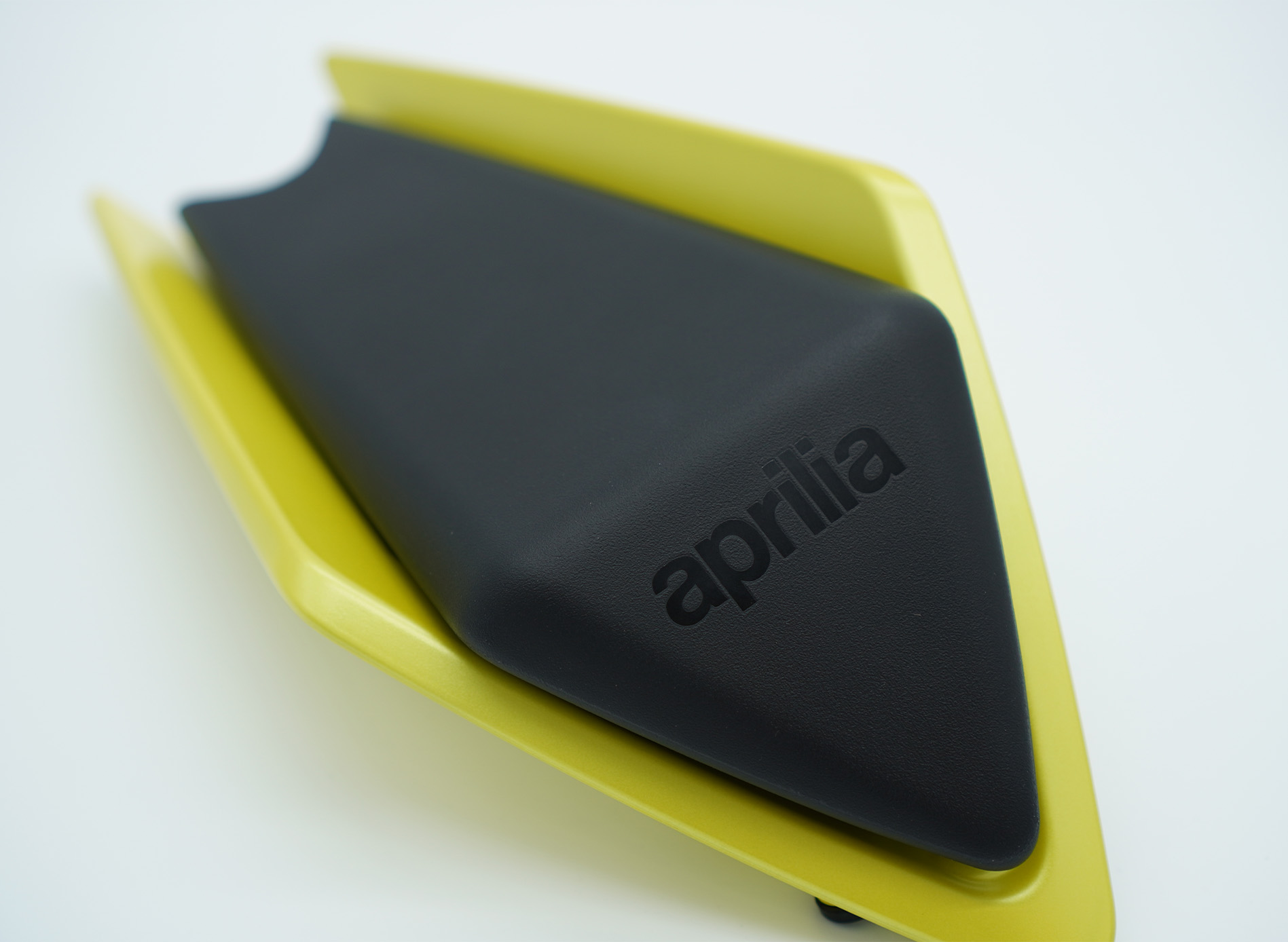 Coprisella passeggero Acid Gold per Aprilia RS 660