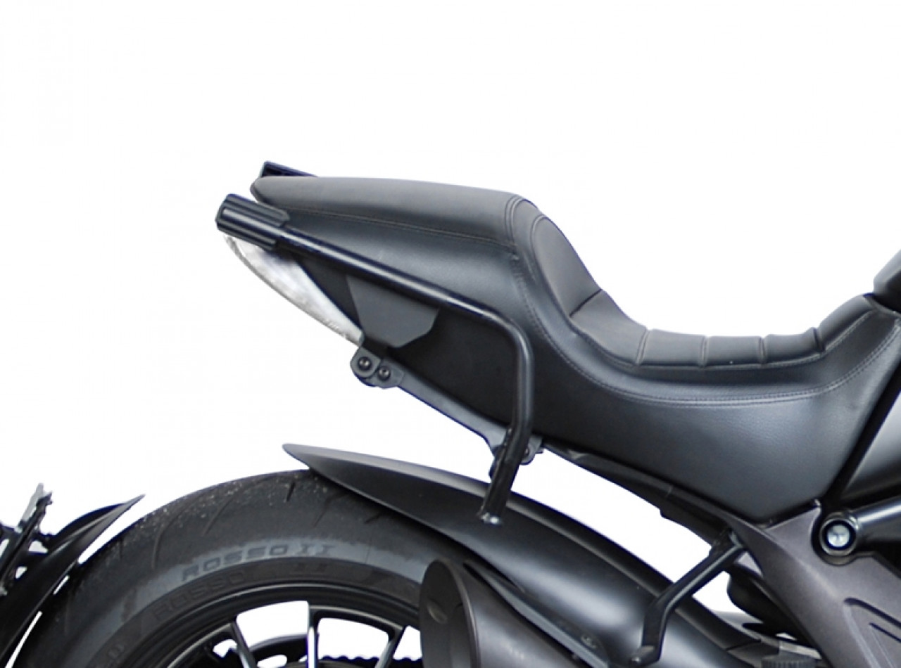 Portapacchi Shad 3P per Ducati Diavel (13-18)