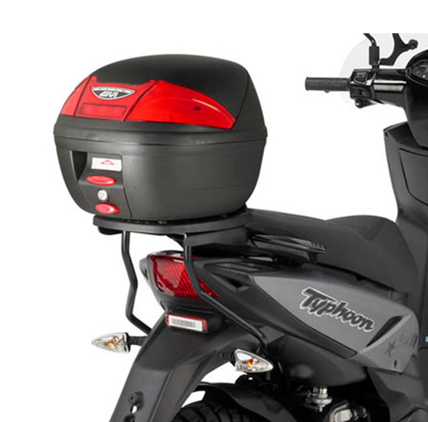 Porta bauletto Givi nero per valigie Monolock / Piaggio Typhoon 50/125 - anno 11