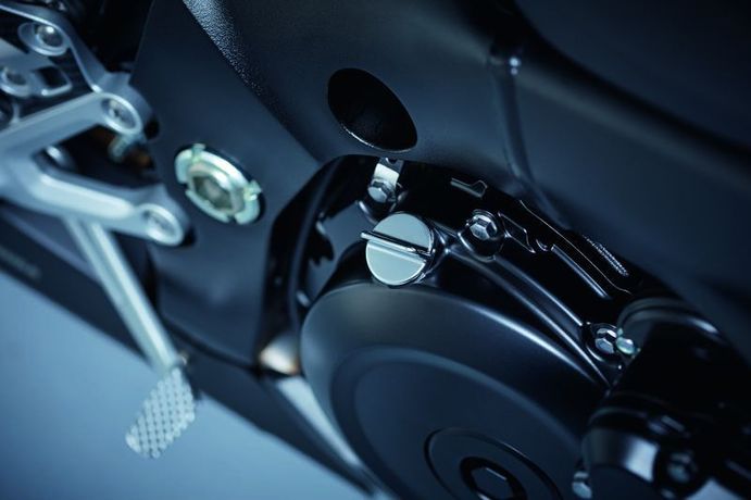 Bocchettone di riempimento olio (cromato) per Suzuki GSX-R1000 BJ. 2007-2008/ 2009-2011/ 2012-2016/ GSX1300R Hayabusa
