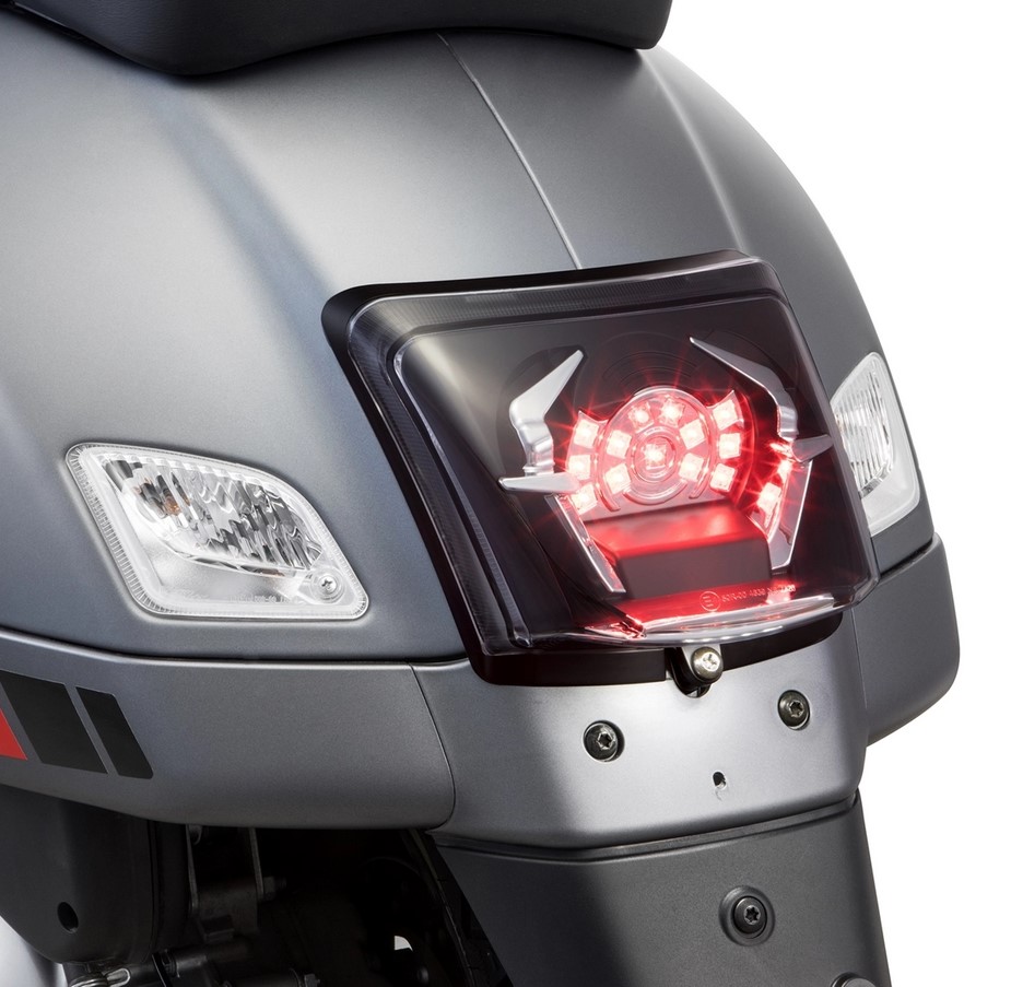 Trasformazione del fanale posteriore per Vespa GTS/GTS Super/GTV 125-300cc ('14-'18), nero opaco