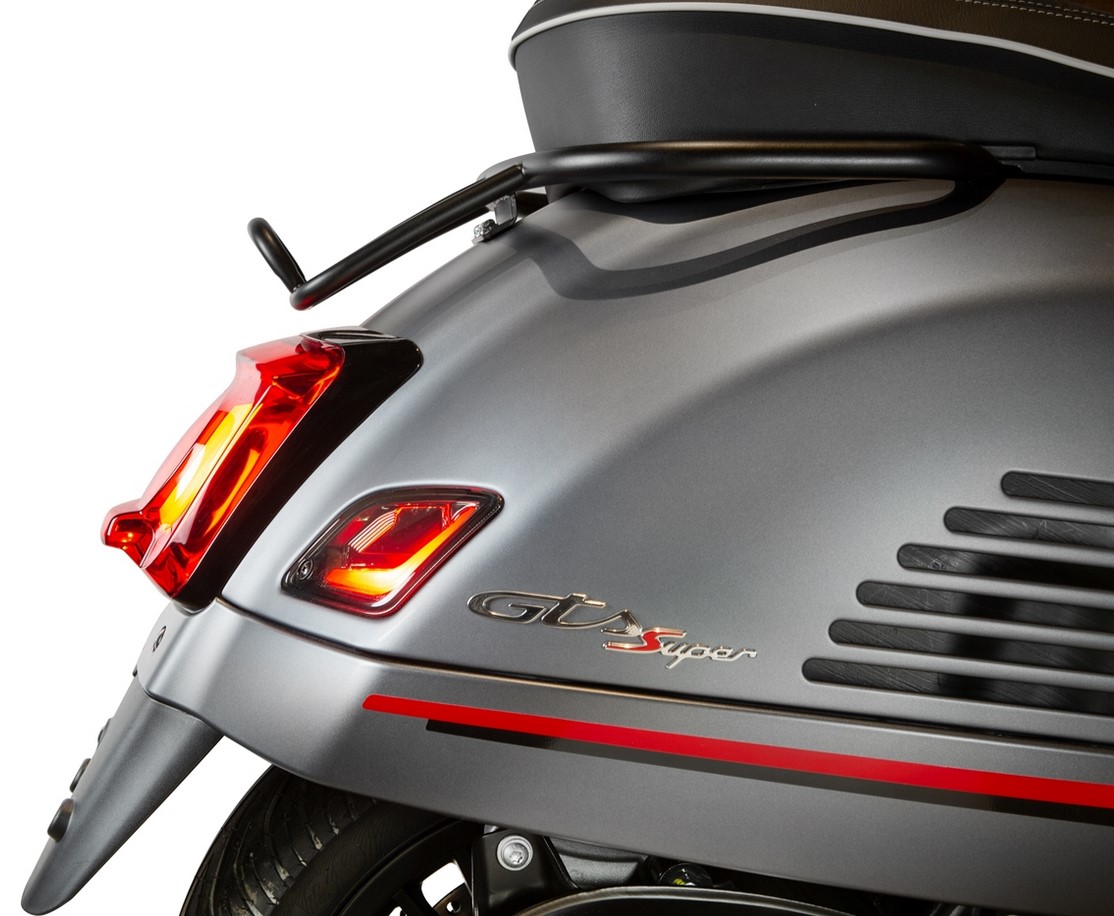 Fanale posteriore per Vespa GTS/GTS Super HPE 125/300 ('19-), nero lucido