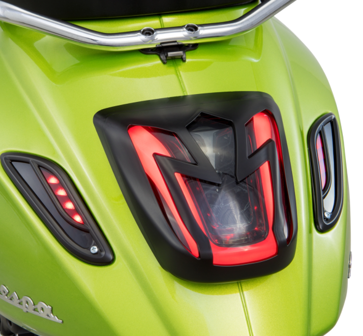 Griglia fanale posteriore per Vespa Primavera/​Sprint 50-150ccm 2T/​4T AC, nero opaco
