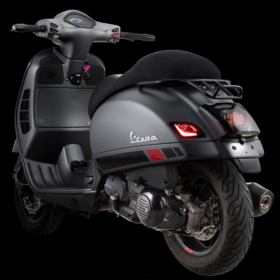 Gruppo ottico posteriore per Vespa GTS/GTS Super/GTV 125-300cc ('14-'18), oscurato