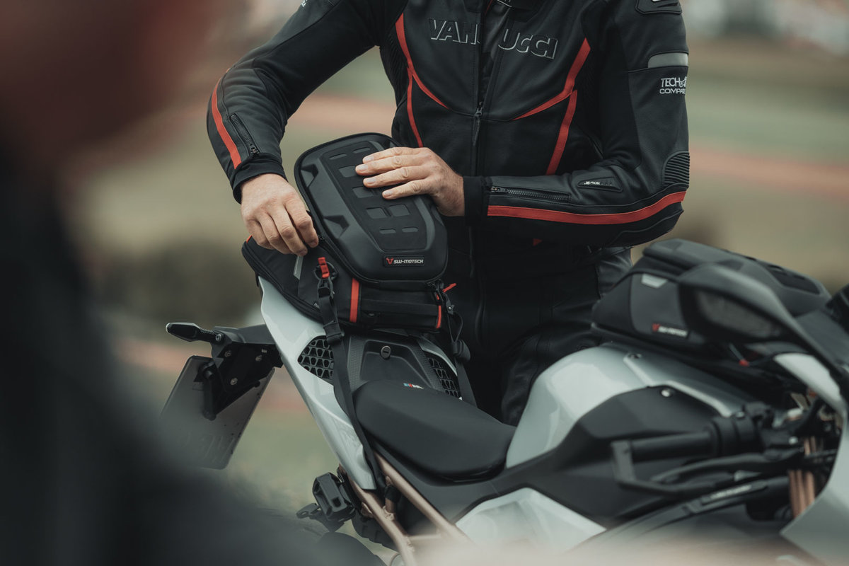 Borsa posteriore PRO Roadpack Aprilia Tuono V4 1100 Factory (18-20), KG1